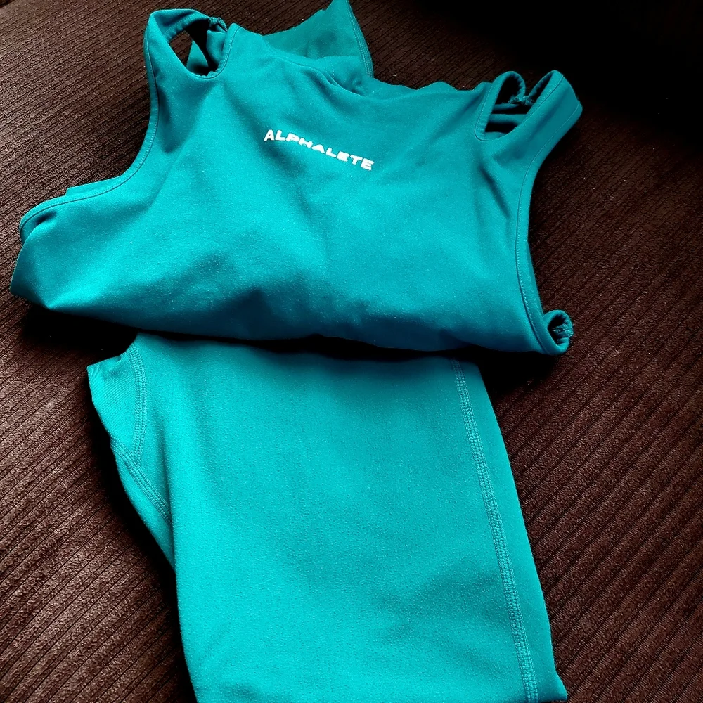 Alpalete Activewear Set - Picture 3 of 4